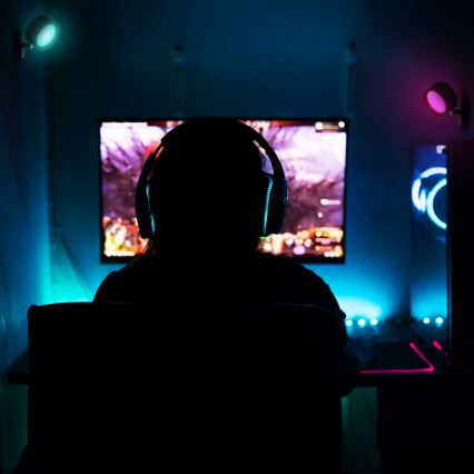 RGB-LED-seinävalaisin 3,7 V 1200 mAh