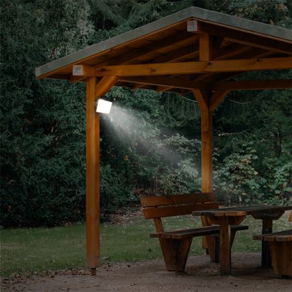 LED-ulkovalonheitin anturilla LED/10W/230V 4000K IP44