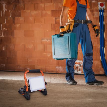 LED-valonheitin jalustalla LED/30W/230V 4000K IP65