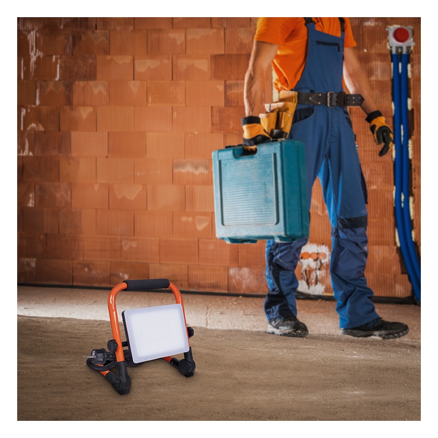 LED-valonheitin jalustalla LED/30W/230V 4000K IP65