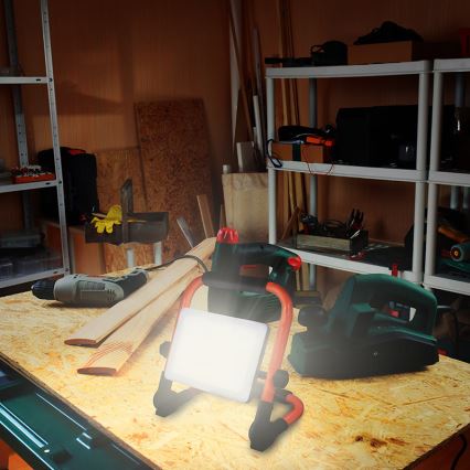 LED-valonheitin jalustalla LED/30W/230V 4000K IP65