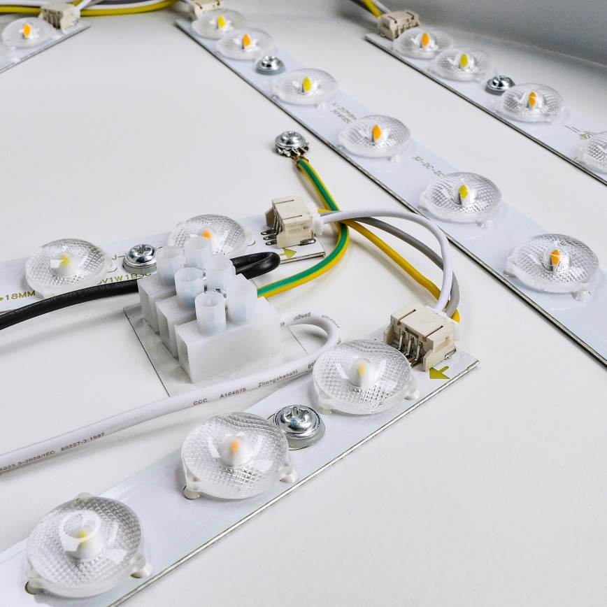 Himmennettävä LED-kattovalaisin LED/50W/230V 3000-6000K + kauko-ohjaus