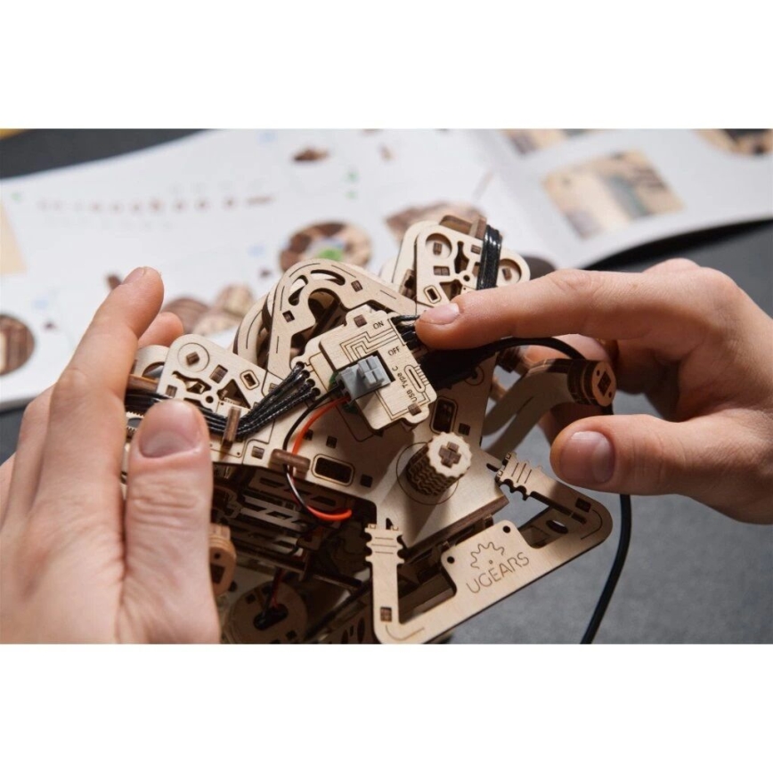 Ugears - 3D puinen mekaaninen palapeli V8-moottori