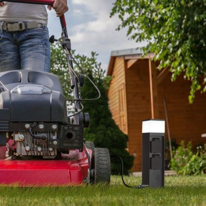 Ulkoseinävalaisin, jossa 2 pistorasiaa 1xG9/11W/230V IP44