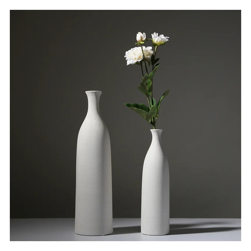 Valkoinen keramiikkavaasi 25 cm