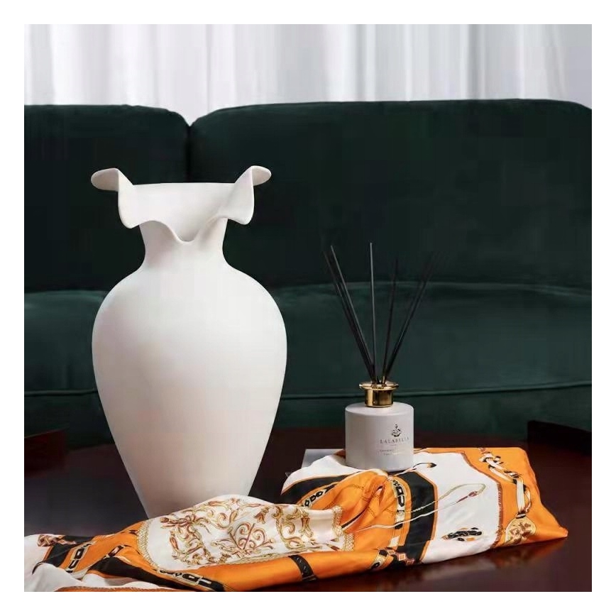 Valkoinen keramiikkavaasi 41,5x23 cm