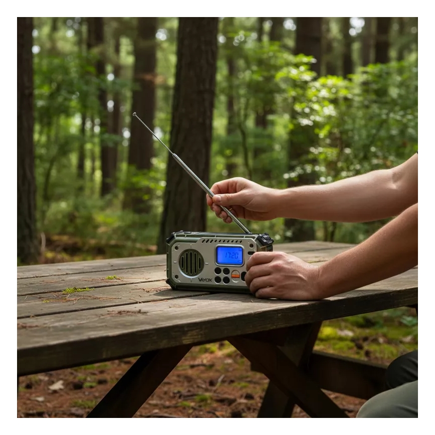 Retkiradio käsikampilla, aurinkopaneelilla ja LED-taskulampulla, jossa virtapankkitoiminto 5V/3xAAA/2000 mAh, IPX4, vihreä