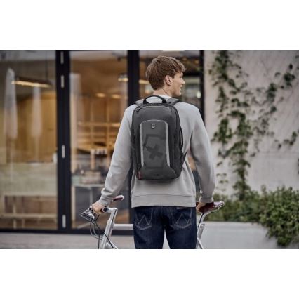 Victorinox - Laajennettava reppu Touring 2.0 Traveler 33 l musta