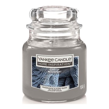 Yankee Candle - Tuoksukynttilä COSY UP, pieni, 104 g, 20–30 tuntia